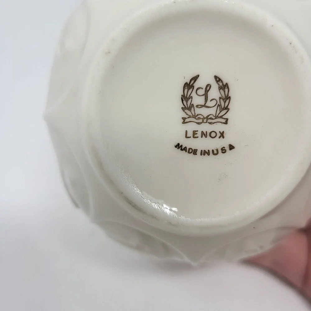 Lenox‎ Cottage Collection creamer ivory embossed acanthus Leaf No Trim